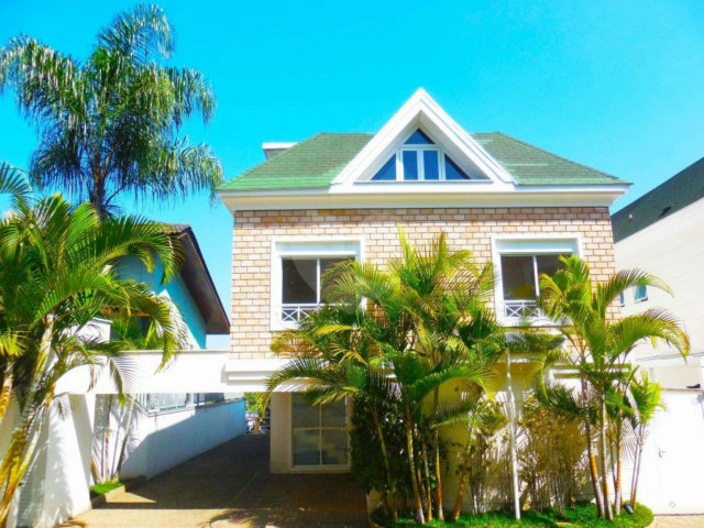 Casa à venda com 4 quartos, sendo 2 suítes,  no condomínio Bristol Village, São Paulo - SP