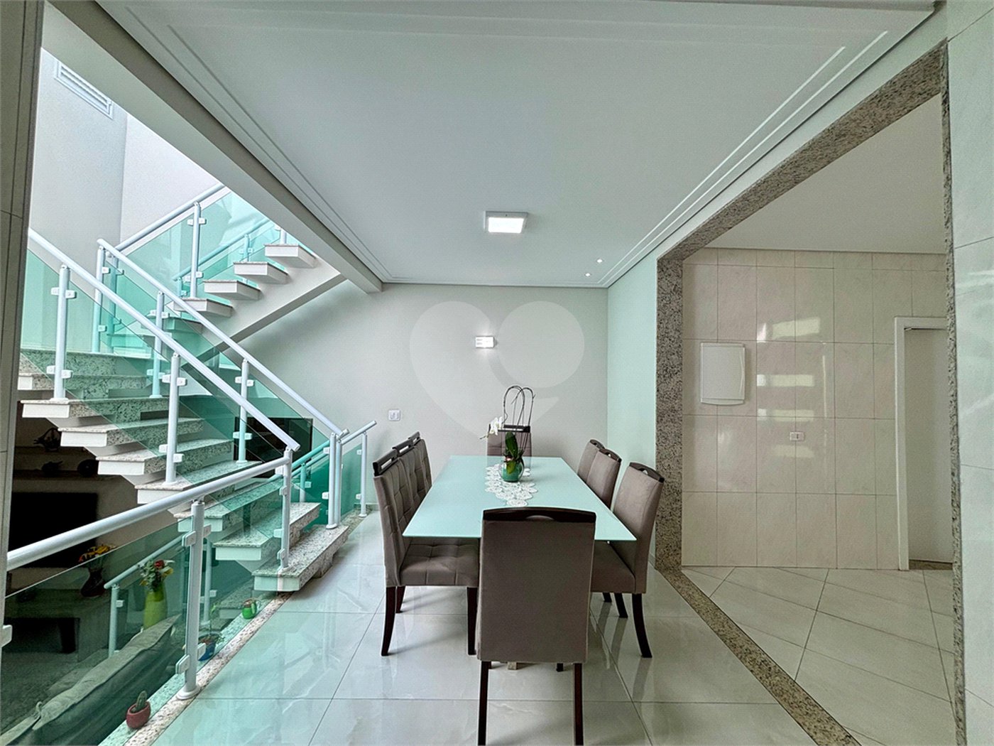 Casa à venda ou para alugar com 6 quartos, sendo 1 suíte, em Residencial/Comercial, Guarulhos, SP