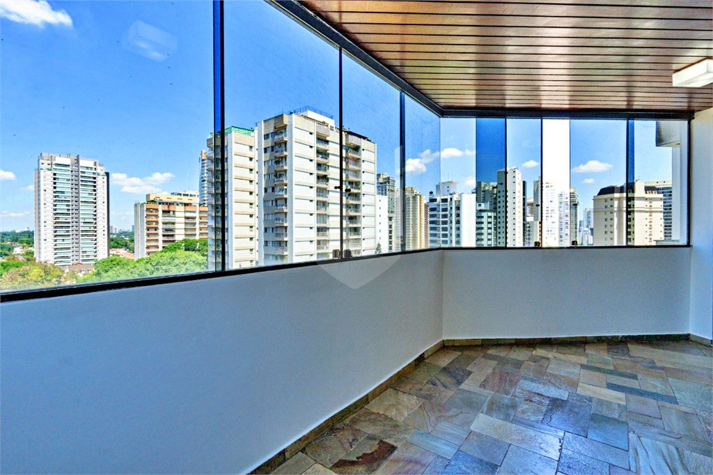 Apartamento à venda com 3 suítes em Campo Belo, São Paulo, SP