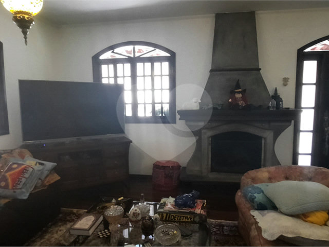 Casa à venda com 4 quartos, sendo 1 suíte,  no condomínio Parque Imperial da Cantareira, Mairiporã - SP