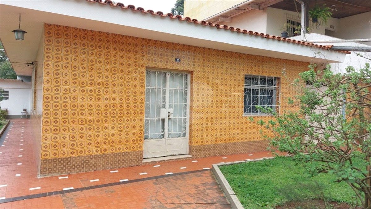 Casa à venda ou para alugar com 6 quartos, sendo 2 suítes, em Parque São George, Cotia, SP