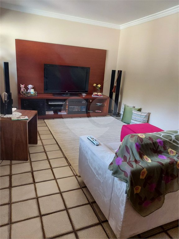 Sobrado à venda com 4 quartos, sendo 1 suíte, em Serra da Cantareira, Mairiporã, SP