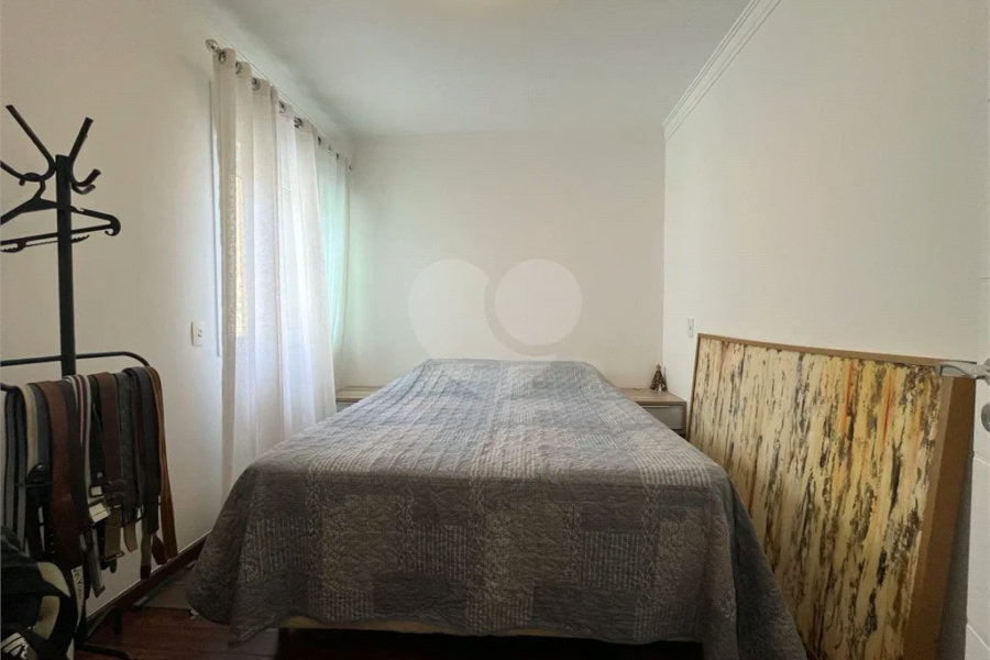 Casa à venda com 4 quartos, sendo 2 suítes, no condomínio Floradas da Serra, São Paulo - SP