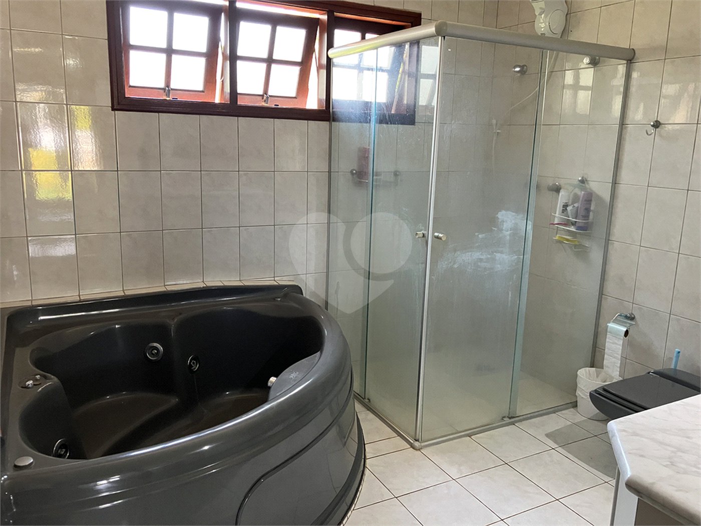 Casa à venda com 4 quartos, sendo 2 suítes, no condomínio Vivendas do Lago, Sorocaba - SP