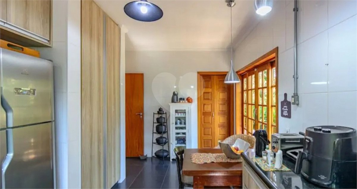 Casa à venda com 4 quartos, sendo 2 suítes,  em Granja Viana, Cotia, SP