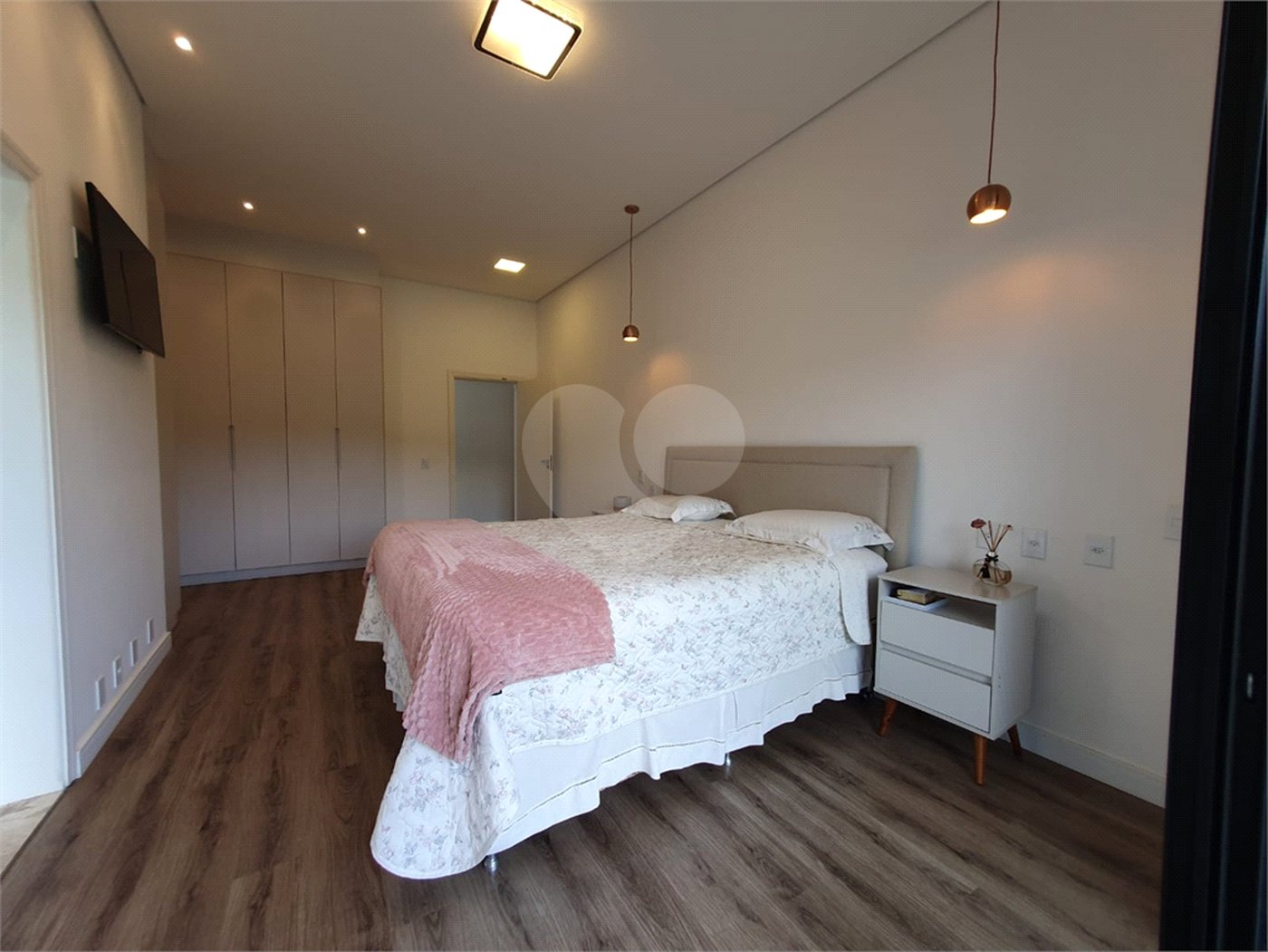 Casa à venda com 6 quartos, sendo 5 suítes, no condomínio Jardim Primavera, Louveira - SP