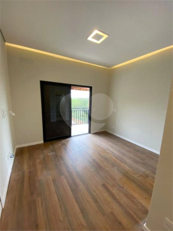Casa à venda com 3 quartos, sendo 1 suíte, no condomínio Lagos D´icaraí, Salto - SP