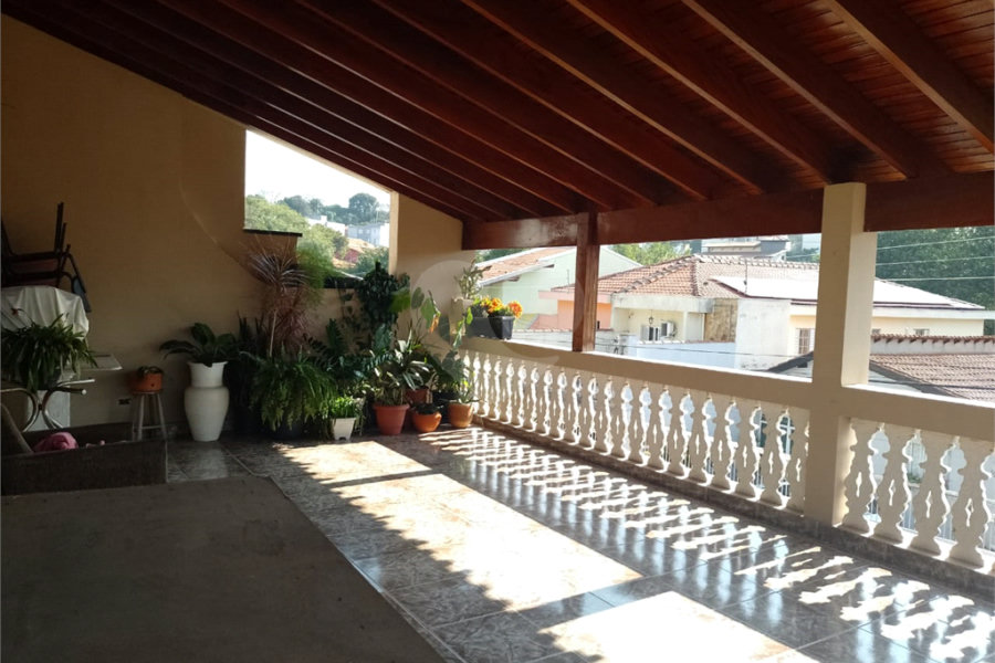 Casa Térrea Assobradada com Varanda Gigante no Jardim Líbano