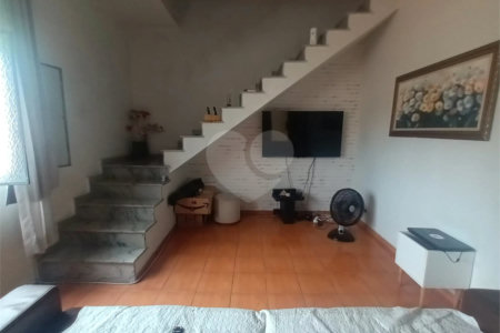 Casa à venda com 2 quartos, sendo 1 suíte, no condomínio Parque Central, Rio de Janeiro - RJ