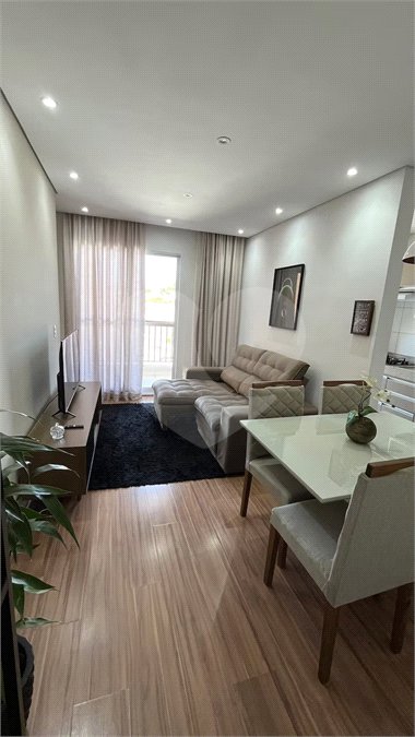 Apartamento à venda com 2 quartos, sendo 1 suíte, em Jardim Carambeí, São Roque, SP