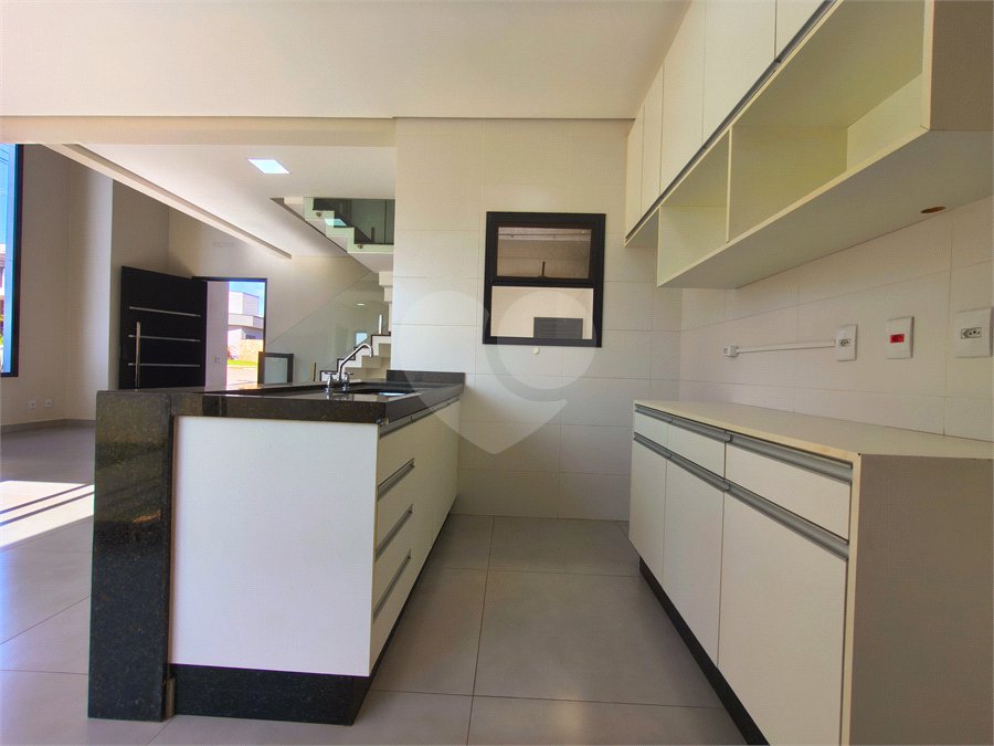 Casa à venda com 3 quartos, sendo 1 suíte, no condomínio Terras de São Francisco, Sorocaba - SP