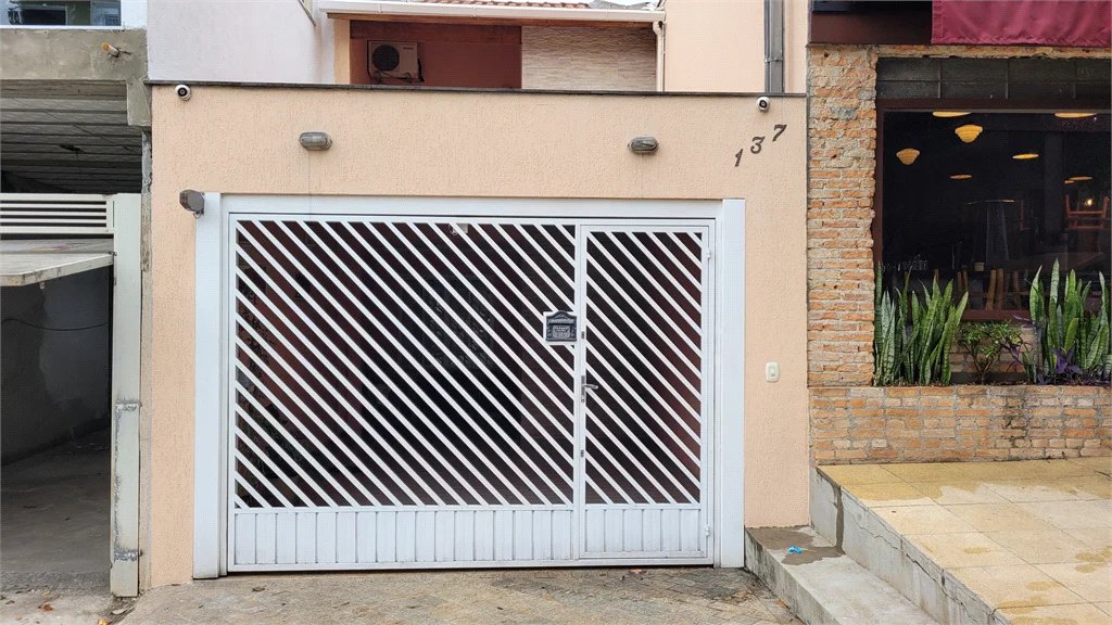 Sobrado à venda com 3 quartos, sendo 1 suíte, em Vila Romana, São Paulo, SP