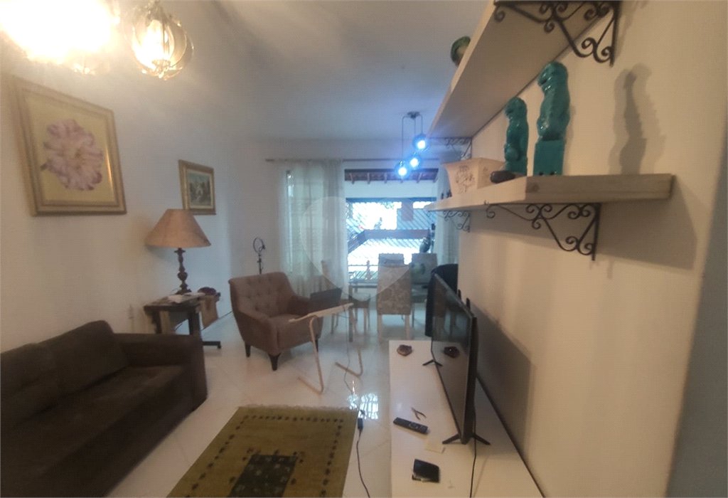 Sobrado à venda com 3 quartos, sendo 1 suíte, em Tremembé, São Paulo, SP