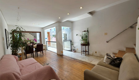 Casa de Vila à venda com 4 quartos, sendo 1 suíte,  em Vila Mariana, São Paulo, SP