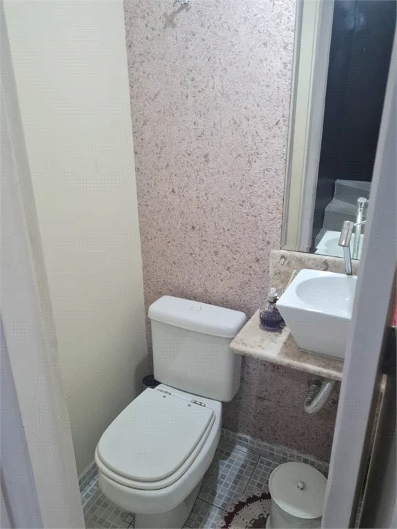 Casa à venda com 3 quartos, sendo 1 suíte,  no condomínio Moradas do Ipê, São Paulo - SP