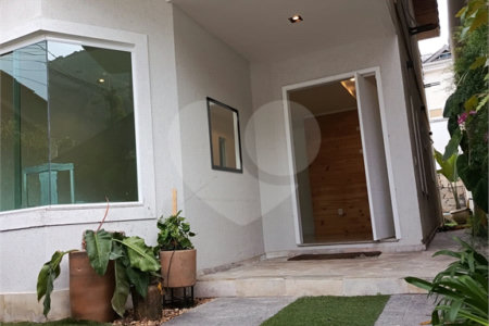 Casa à venda com 3 quartos, sendo 1 suíte, no condomínio Paraíso Classe A, Rio de Janeiro - RJ