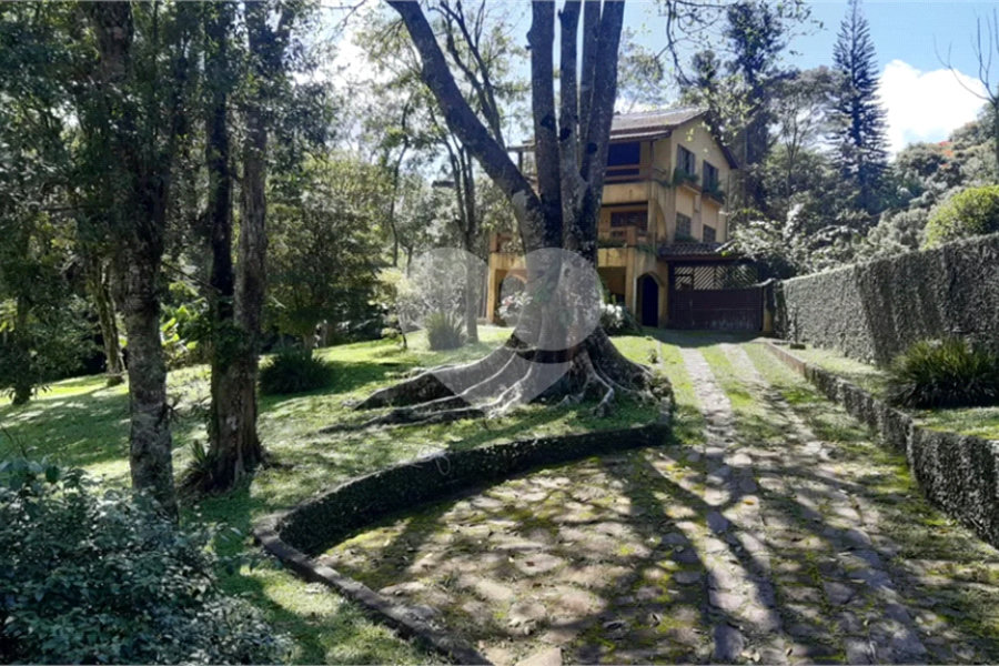 Casa à venda com 3 quartos, sendo 1 suíte, no condomínio Jardim da Monntanha II, Mairiporã - SP