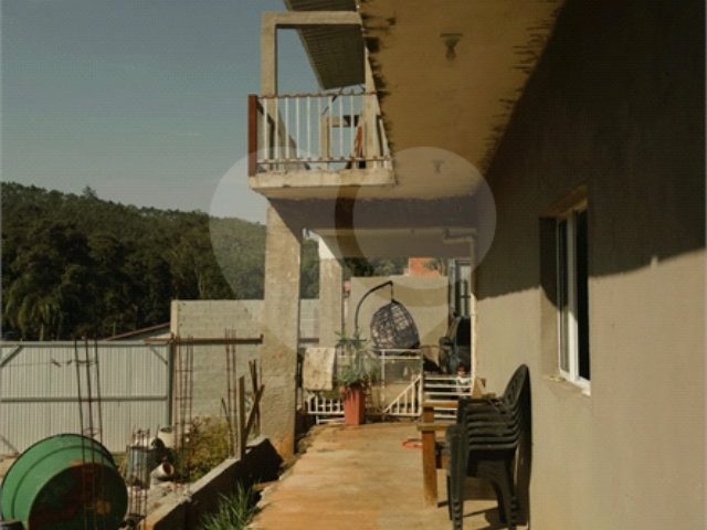 Casa à venda ou para alugar com 3 suítes em Mairiporã, SP