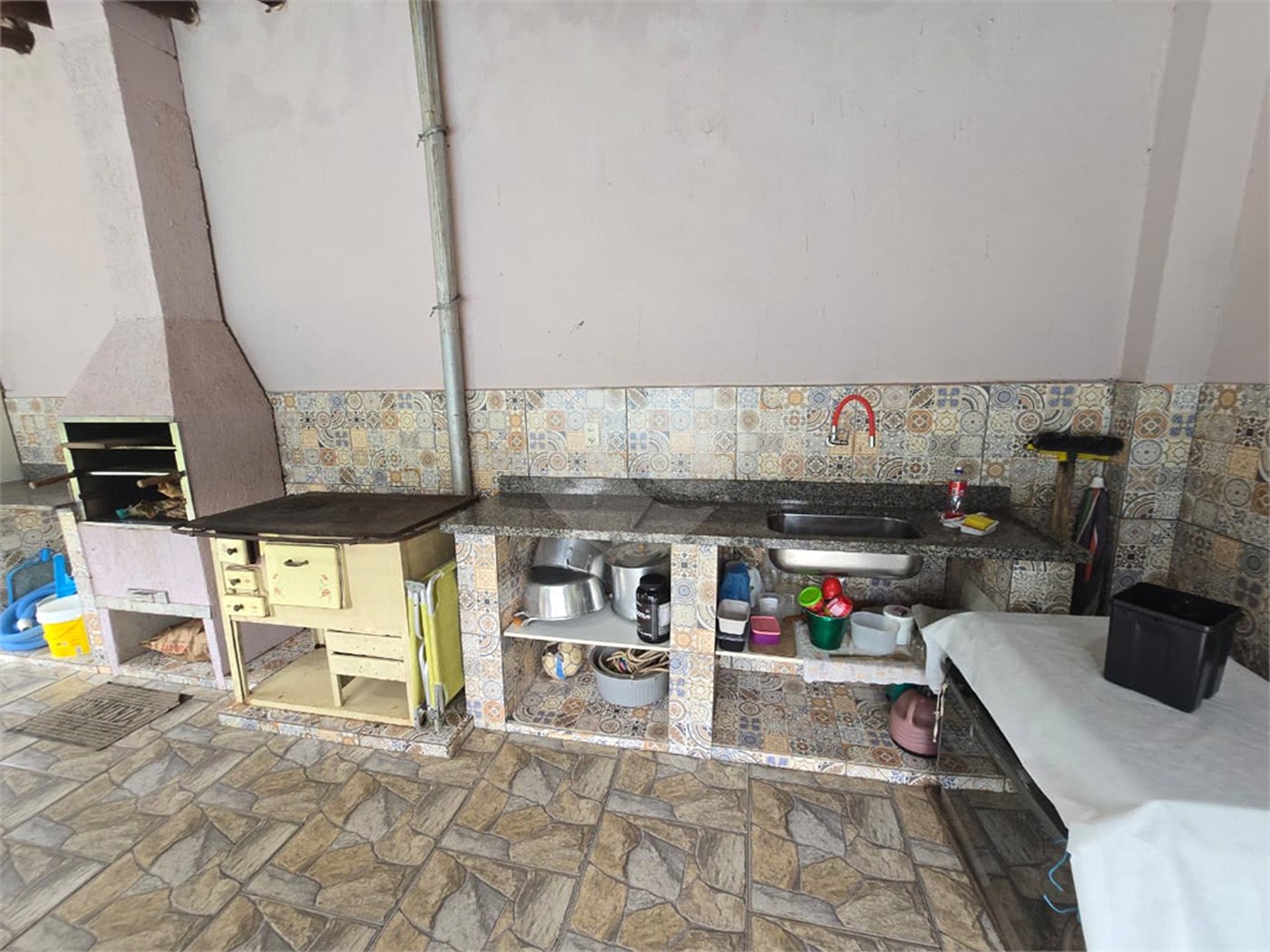 Chácara à venda com 3 quartos, sendo 1 suíte, em Cercadinho, Alambari, SP