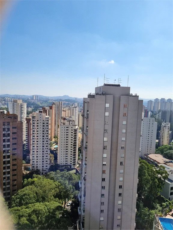 Apartamento à venda com 3 suítes em Vila Suzana, São Paulo, SP