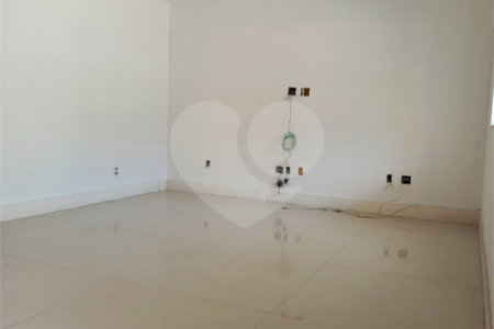 Casa à venda com 4 quartos, sendo 1 suíte, no condomínio Atlantico Sul, Rio de Janeiro - RJ