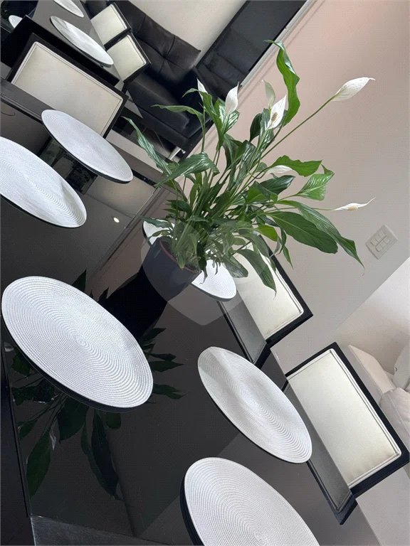 O Seu Apartamento Exclusivo: 74 m² Reformados ao Lado do Ibirapuera!