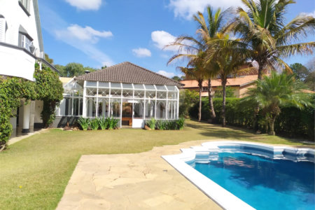 Casa à venda ou para alugar com 5 quartos, sendo 3 suítes, no condomínio Fazenda Lago Azul, Araçoiaba da Serra - SP