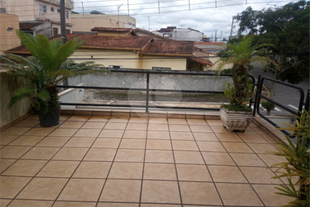 Sobrado à venda com 3 quartos, sendo 1 suíte, no Centro, Biritiba-mirim, SP