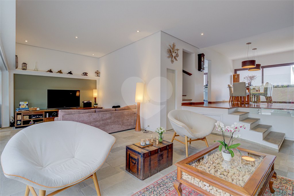 Casa à venda com 4 quartos, sendo 2 suítes, no condomínio Vila Antonieta, São Paulo - SP