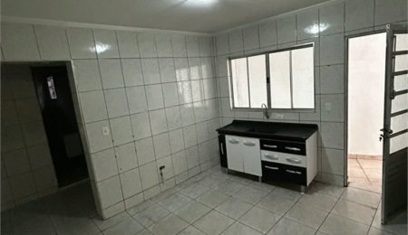 Sobrado à venda com 4 quartos, sendo 2 suítes,  em Parque Sonia, São Paulo, SP