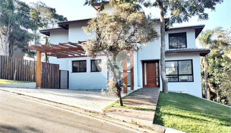 Casa à venda com 4 quartos, sendo 3 suítes,  no condomínio Cantareira, Mairiporã - SP