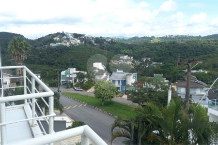 Casa à venda com 3 quartos, sendo 2 suítes, em Jardim Imperial Hills III, Arujá, SP