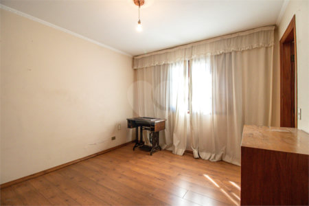 Casa à venda com 5 quartos, sendo 4 suítes, em Jardim Prudência, São Paulo, SP