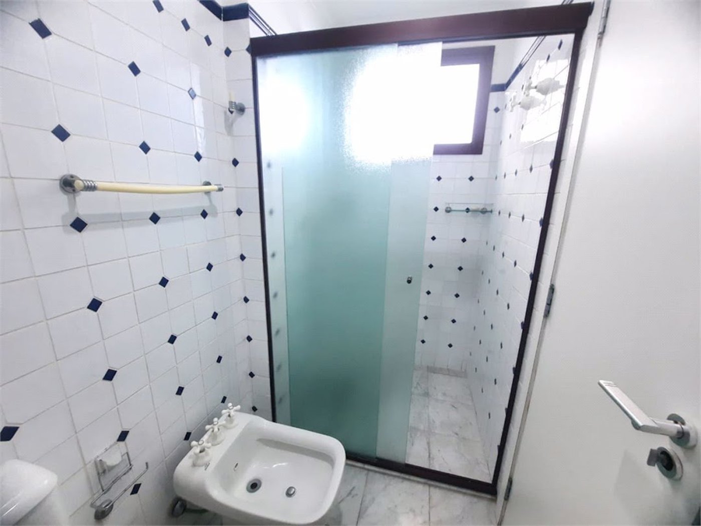 Apartamento Residencial à venda, Pitangueiras, Guarujá - AP0136.