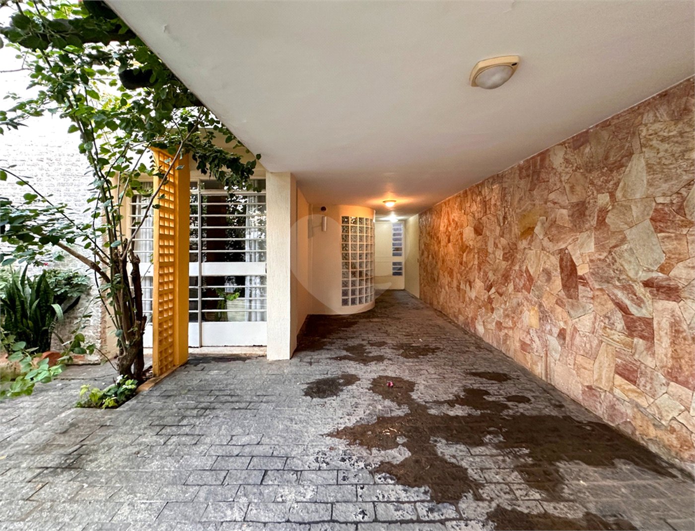 Casa à venda com 3 quartos, sendo 1 suíte,  no condomínio Barão do Triunfo, São Paulo - SP