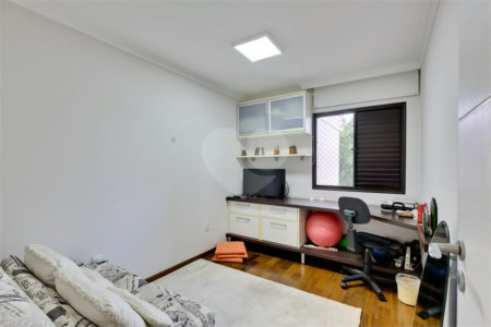 Apartamento à venda com 3 quartos, sendo 2 suítes, em Alto da Boa Vista, São Paulo, SP