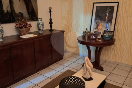 Casa à venda com 3 quartos, sendo 1 suíte,  em Jardim das Estações (vila Xavier), Araraquara, SP