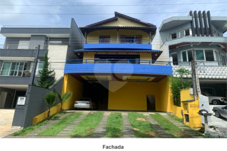 Casa à venda com 4 quartos, sendo 2 suítes, no condomínio Aruã, Mogi das Cruzes - SP