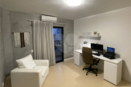 Apartamento à venda com 4 suítes em Vila Suzana, São Paulo, SP