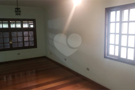 Sobrado à venda ou para alugar com 4 quartos, sendo 2 suítes, em Vila Congonhas, São Paulo, SP
