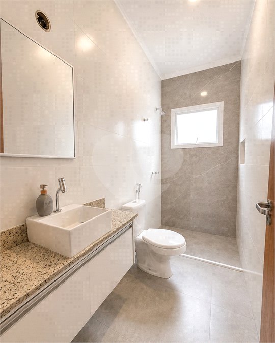 Casa à venda com 3 suítes no condomínio Via Castelli, Louveira - SP