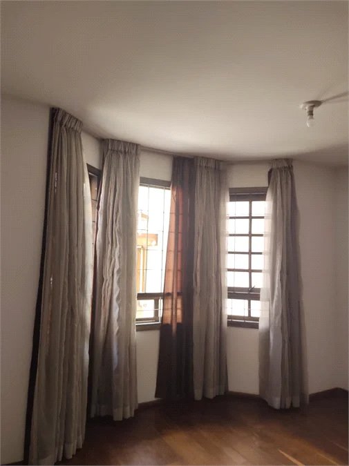 Sobrado à venda com 3 quartos, sendo 1 suíte,  em Parque Ipê, São Paulo, SP