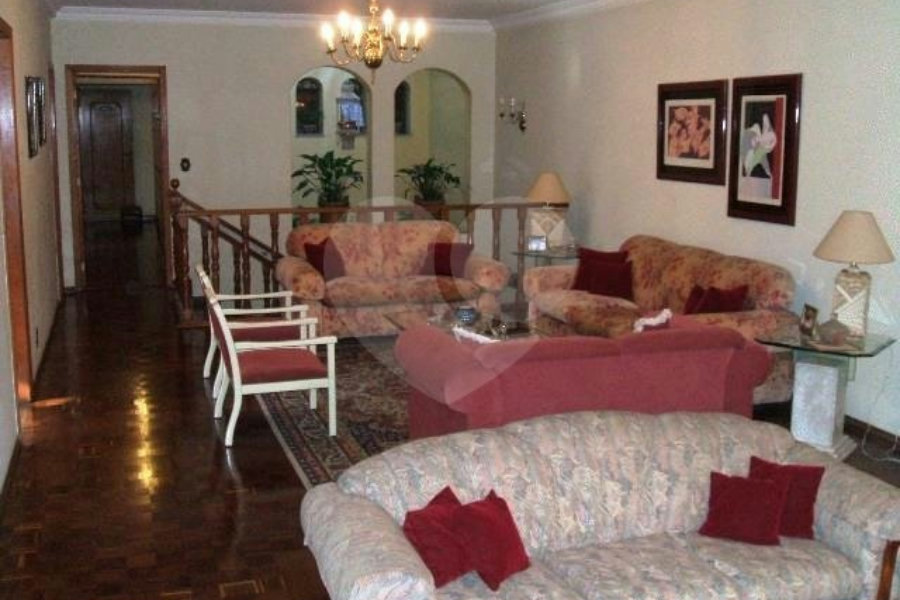 Sobrado à venda com 4 quartos, sendo 3 suítes, em Vila Albertina, São Paulo, SP