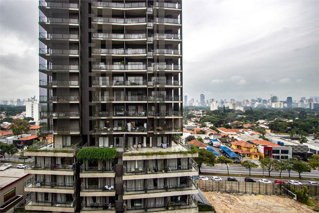 Apartamento à venda com 3 quartos, sendo 1 suíte, em Pinheiros, São Paulo, SP