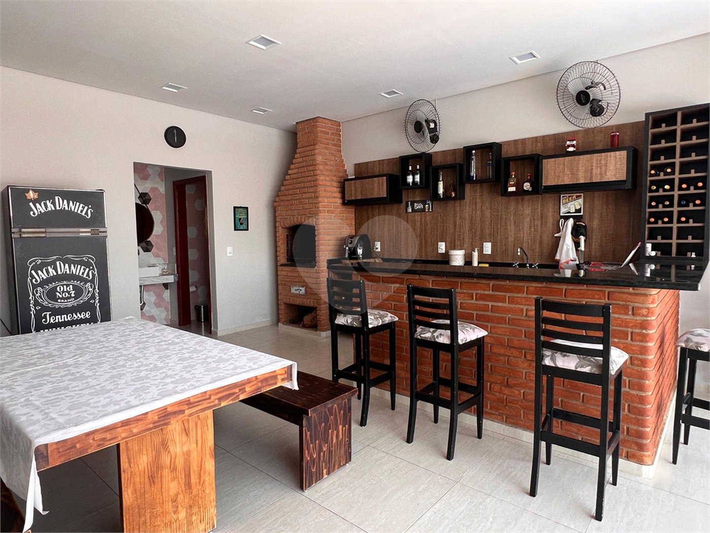Casa à venda com 3 quartos, sendo 2 suítes, no condomínio Terras de Mont Serrat, Salto - SP
