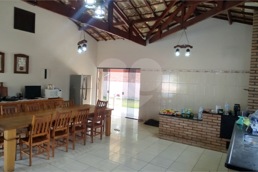 Casa à venda com 4 suítes no Centro, Extrema, MG