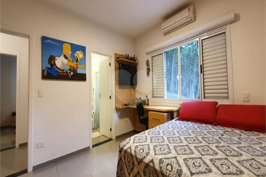 Sobrado à venda com 4 quartos, sendo 3 suítes, em Serra da Cantareira, Mairiporã, SP