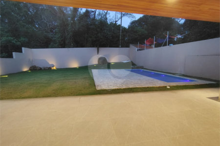 Casa à venda ou para alugar com 4 suítes no condomínio Panorama, Atibaia - SP