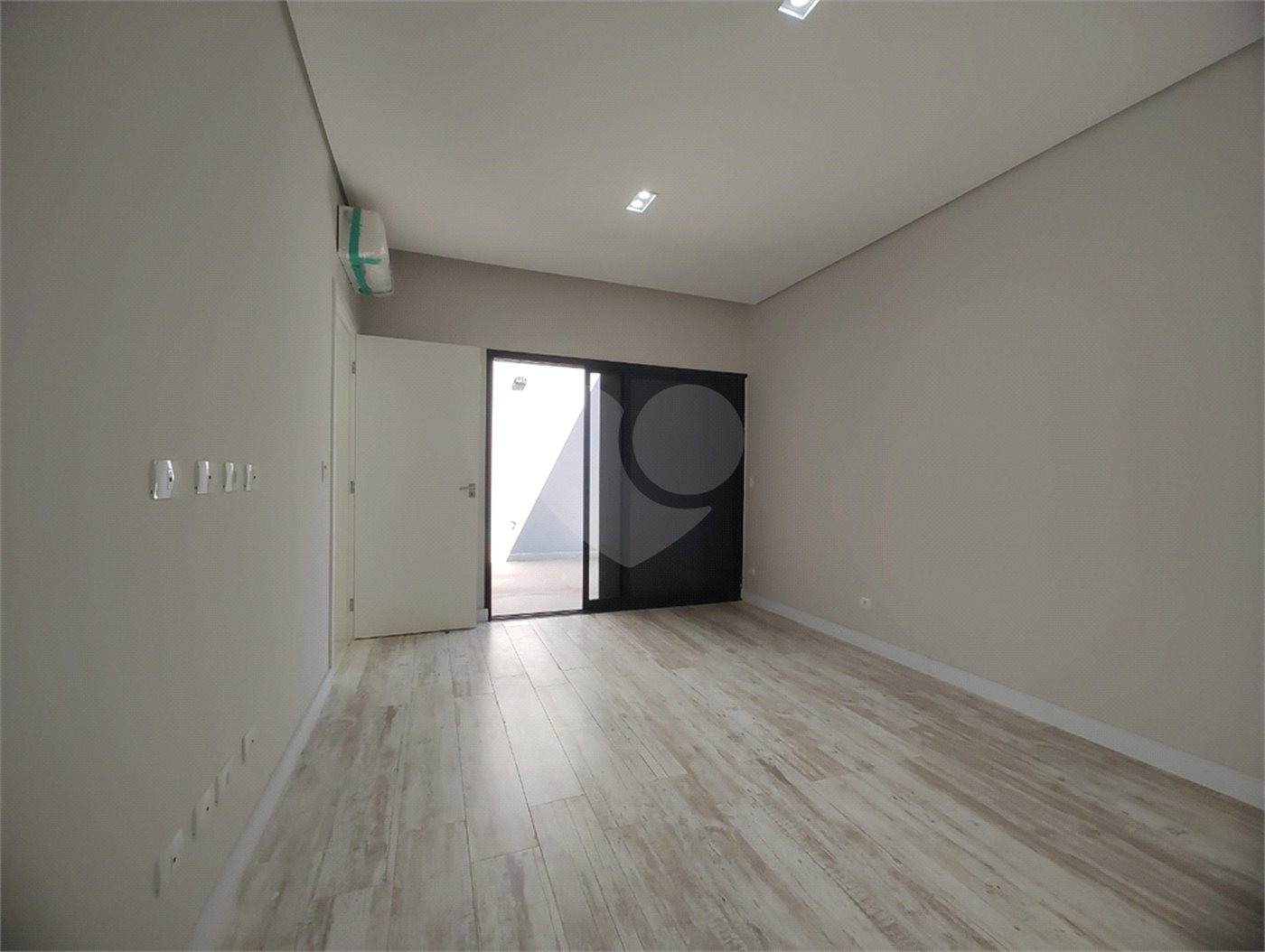 Casa à venda com 3 suítes no condomínio Terras de São Francisco, Sorocaba - SP