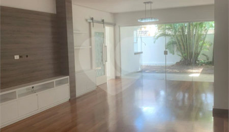 Casa à venda com 3 suítes no condomínio Villaggio Belvedere, São Paulo - SP